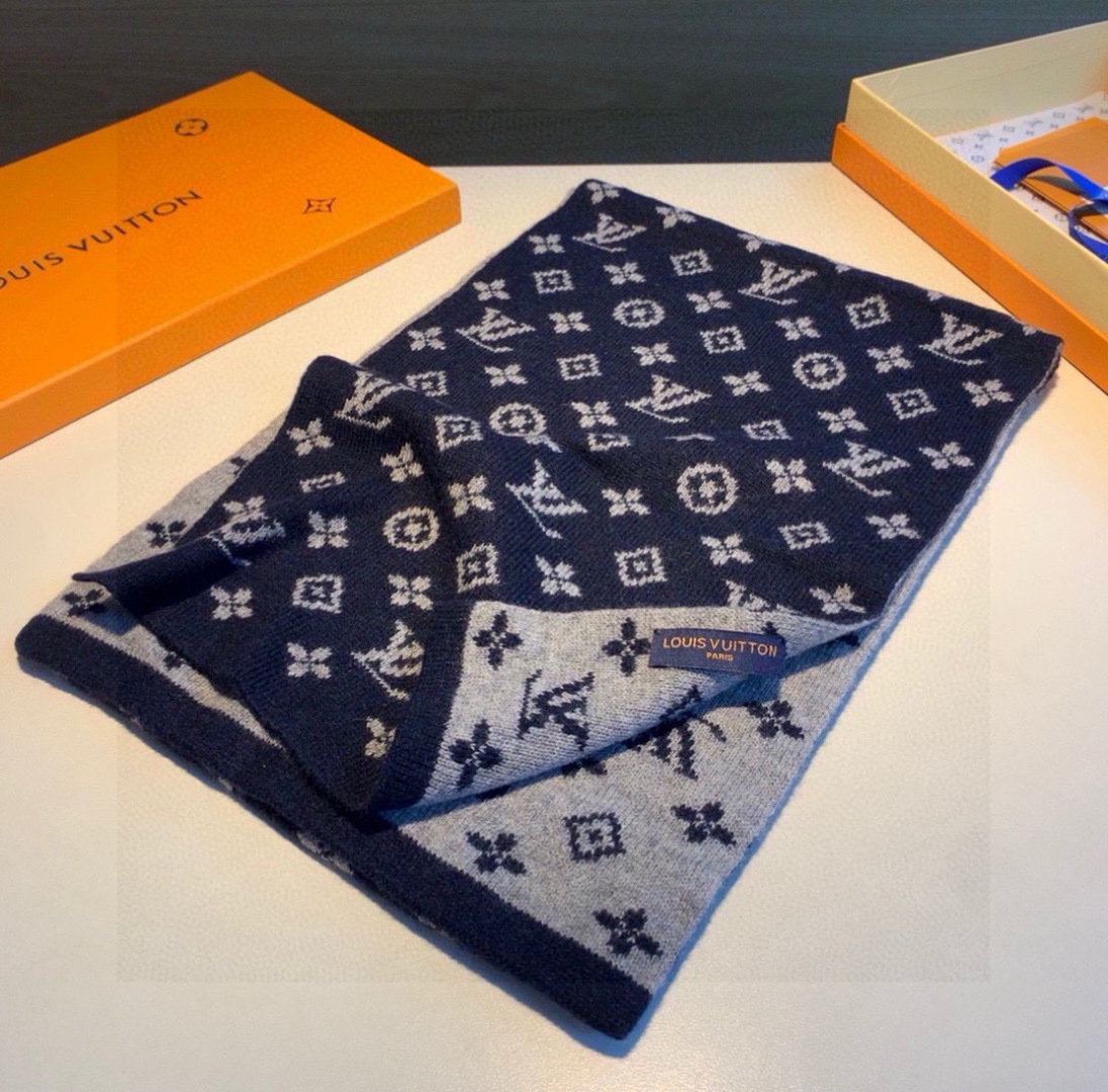 LV scarf