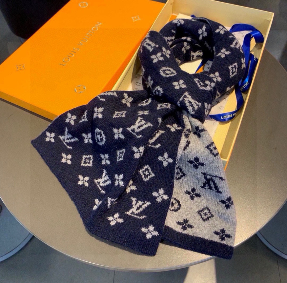 LV scarf