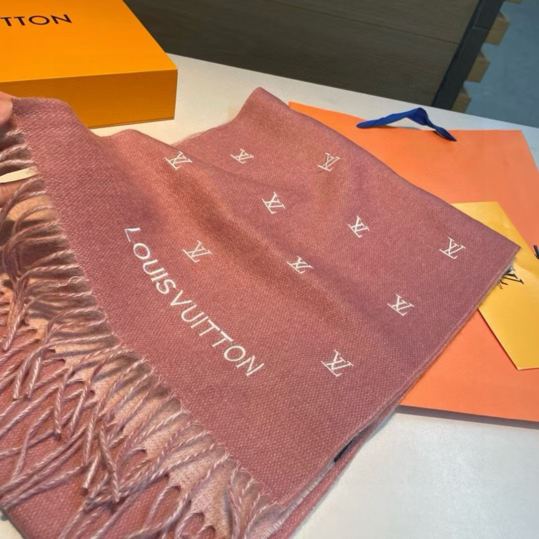 LV scarf