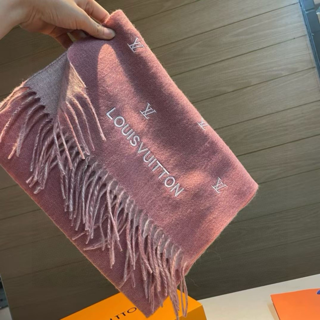 LV scarf