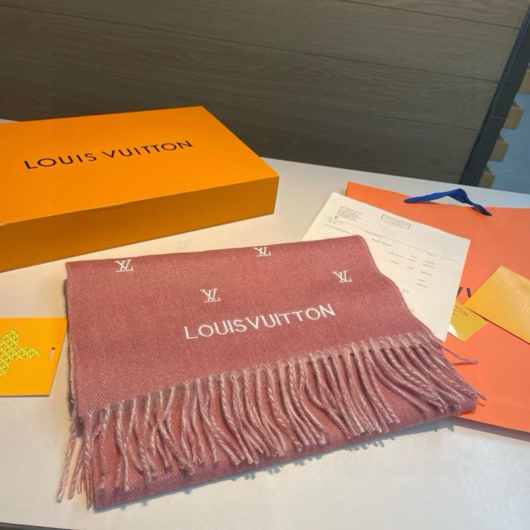 LV scarf