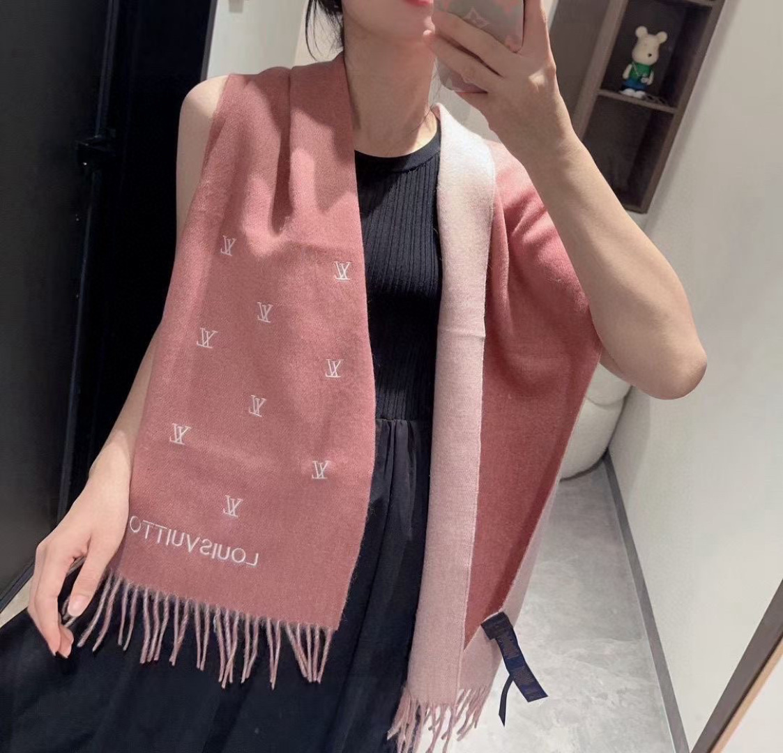 LV scarf