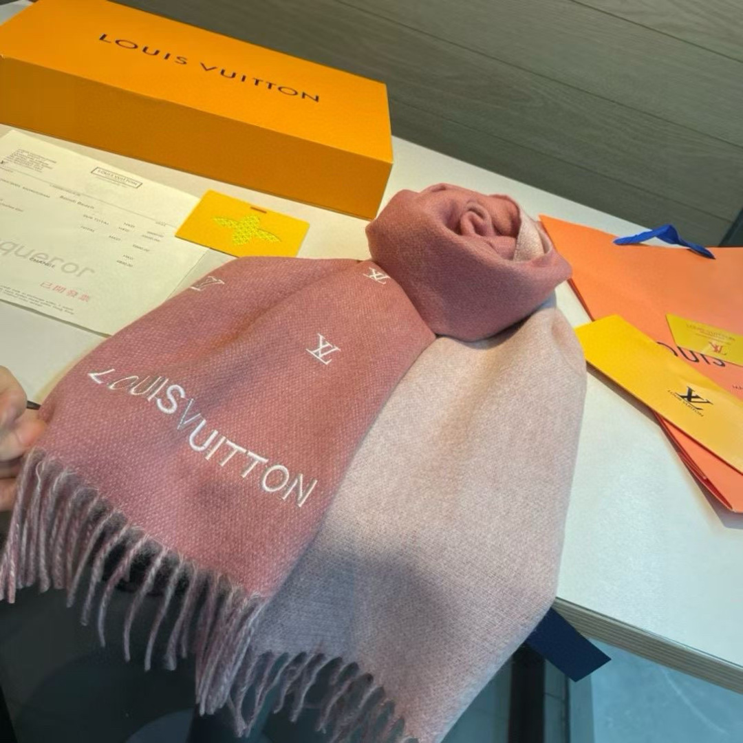LV scarf