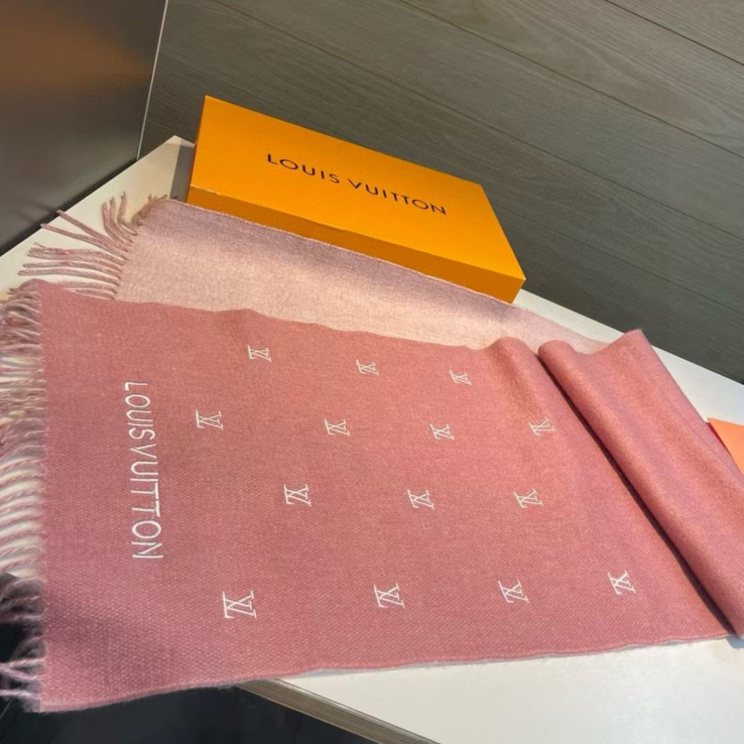 LV scarf