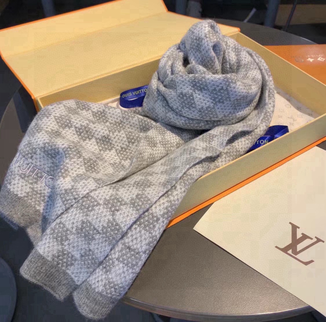 LV scarf