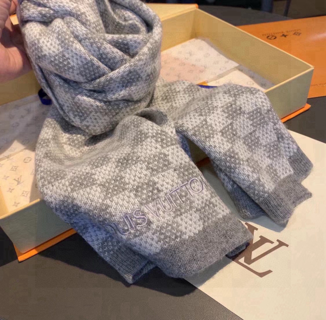 LV scarf