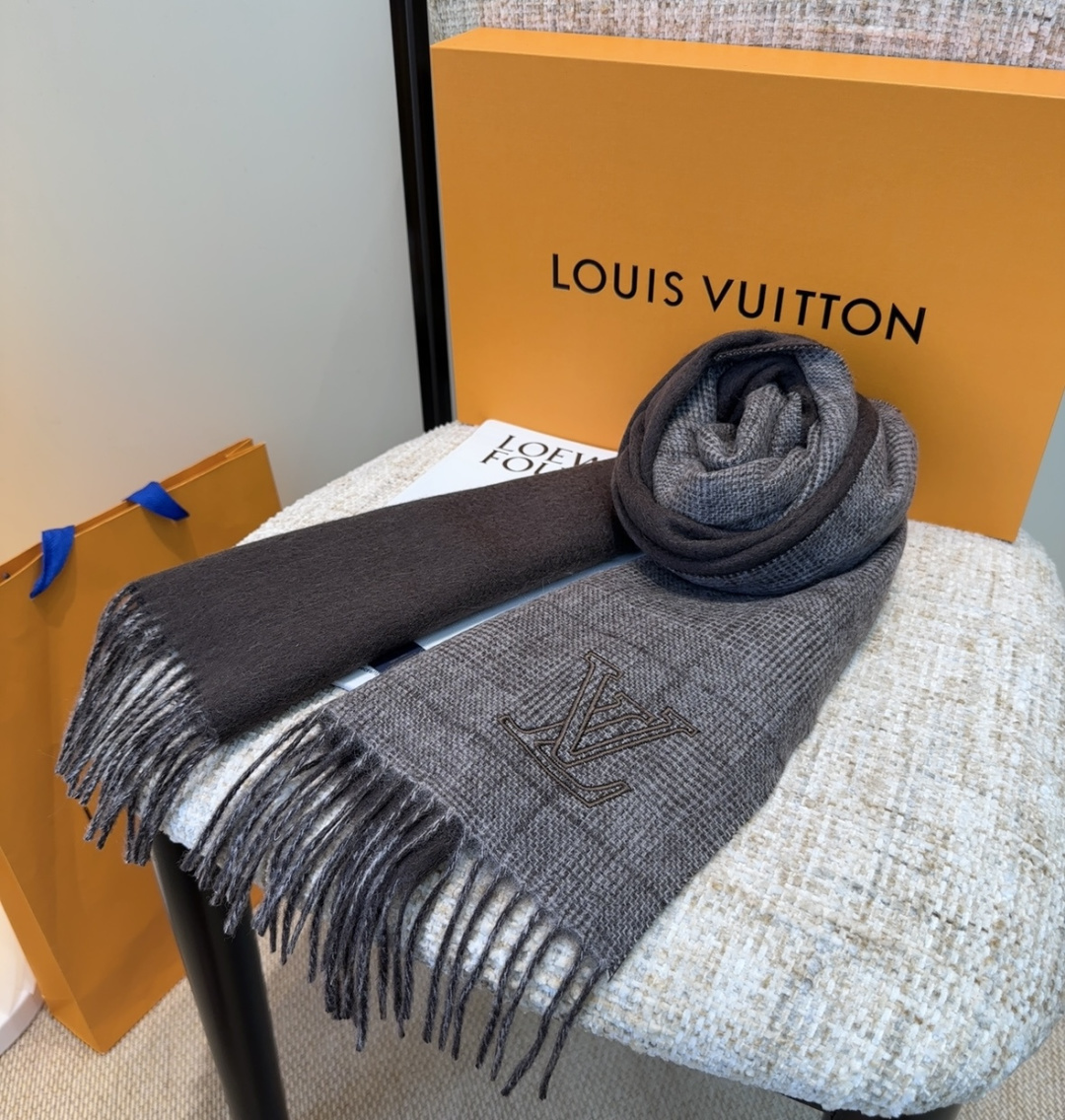 LV scarf