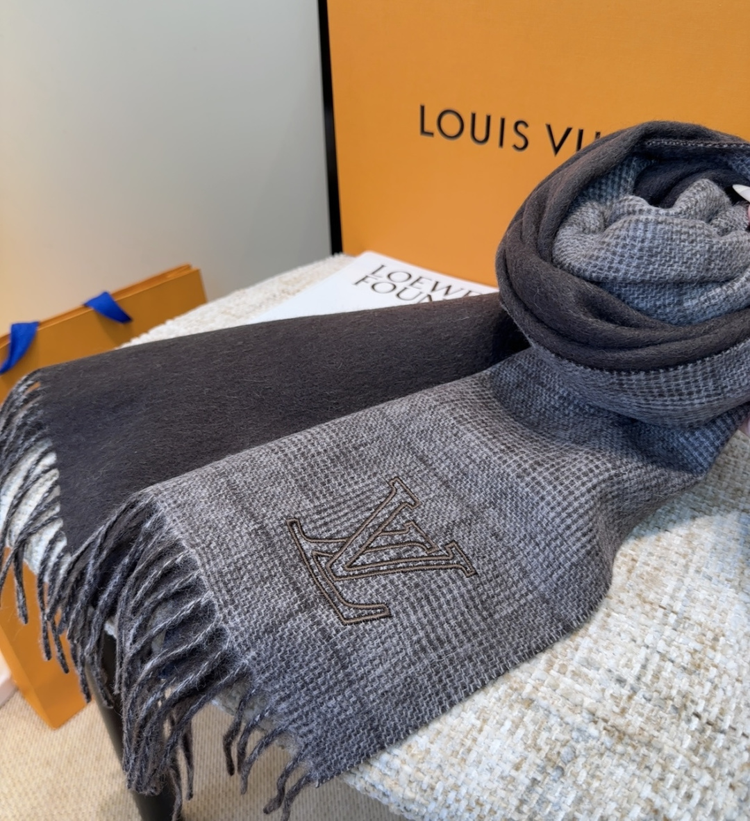LV scarf