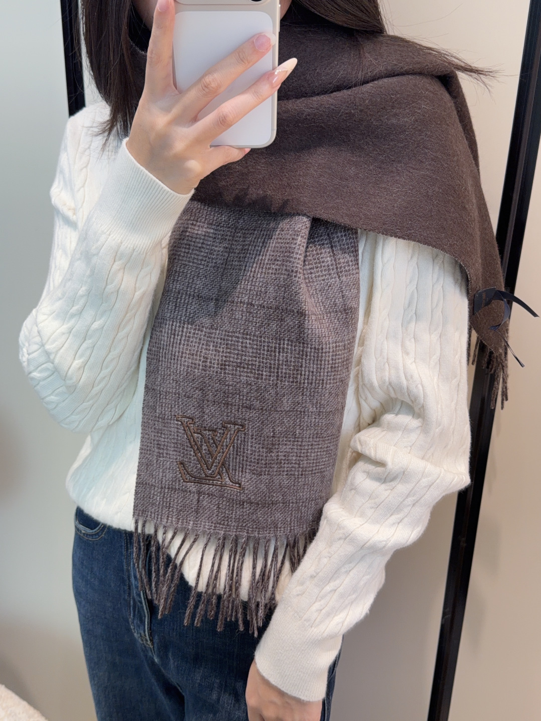 LV scarf