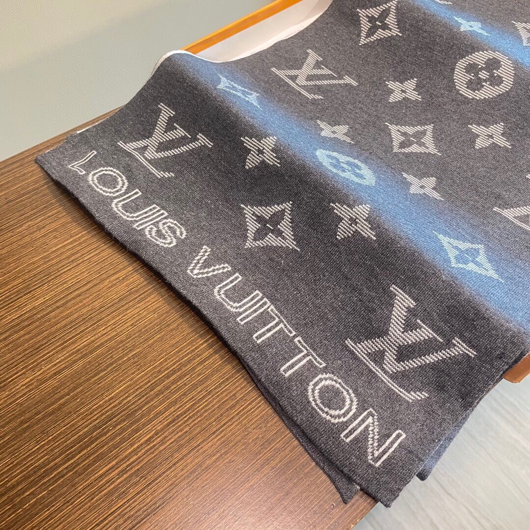 LV scarf