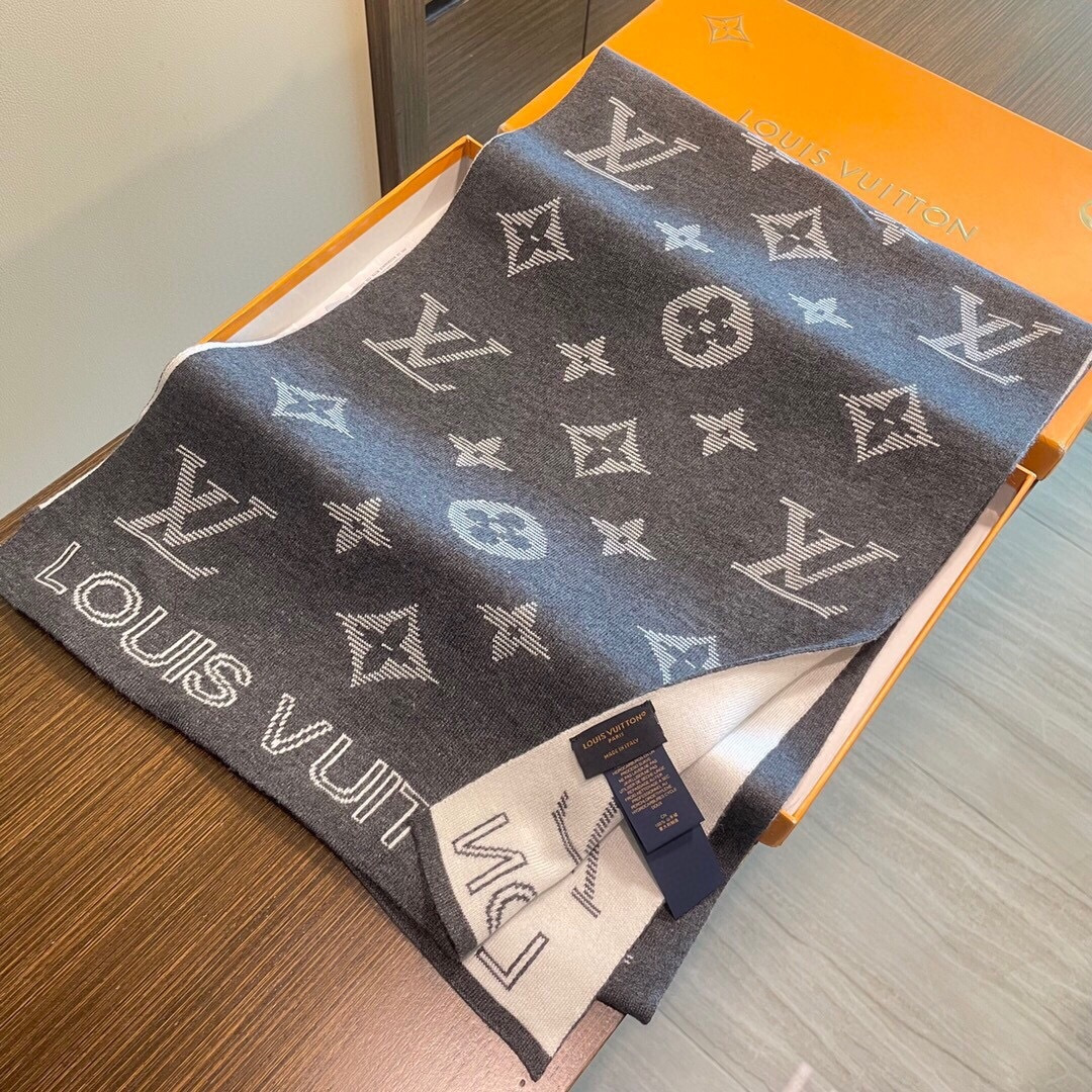 LV scarf