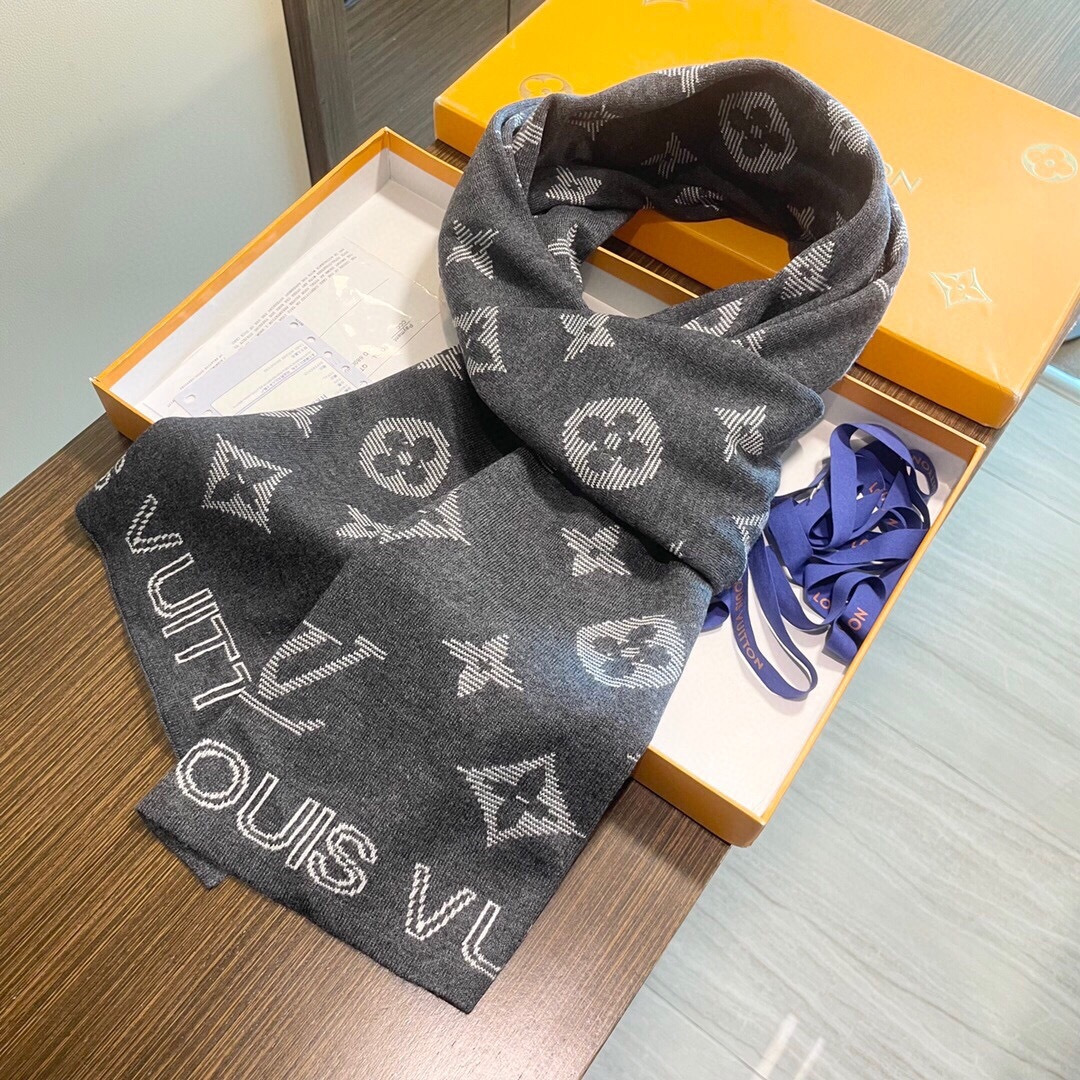 LV scarf