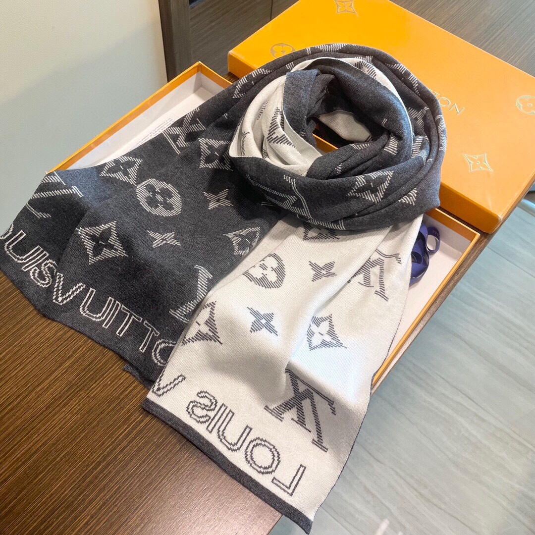 LV scarf