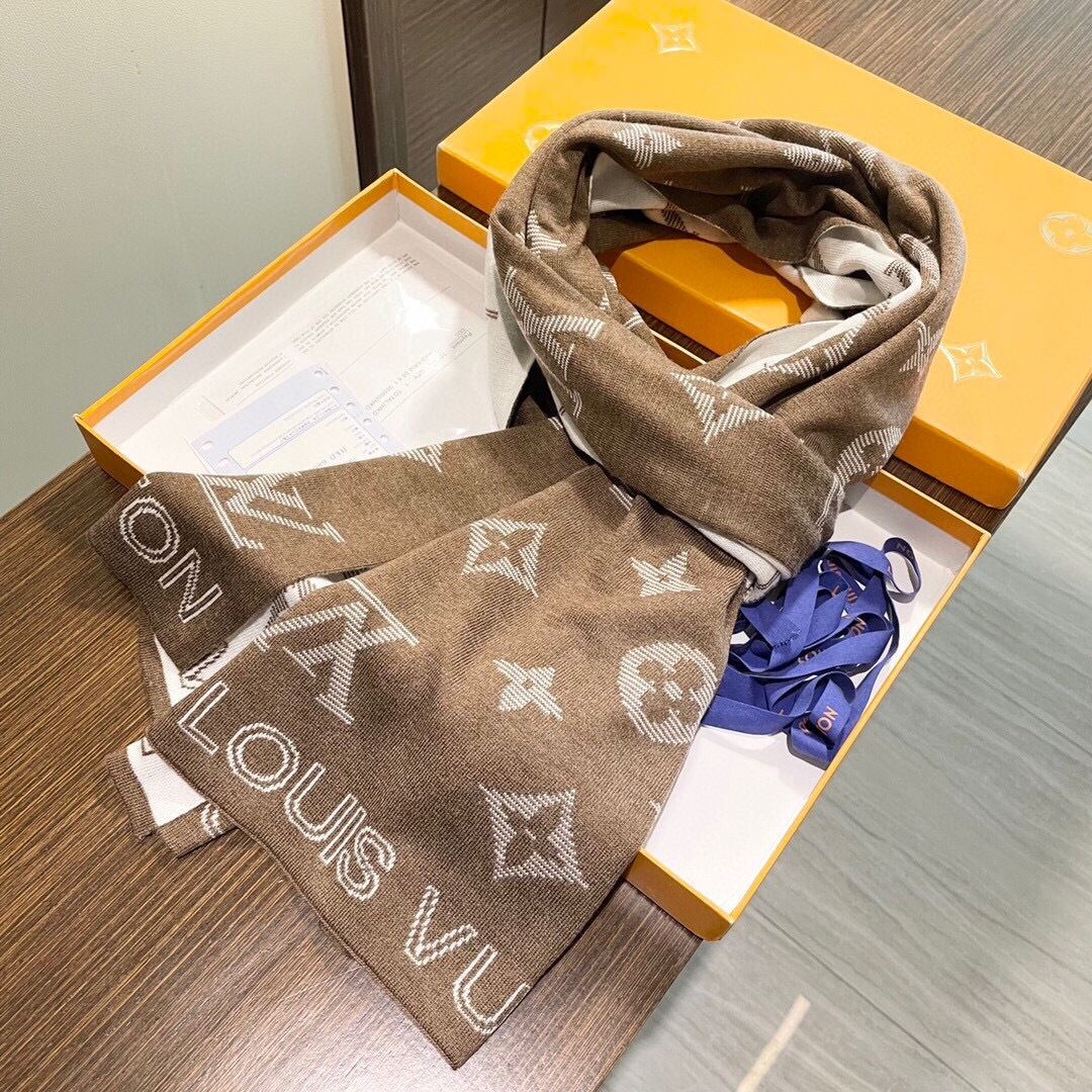 LV scarf