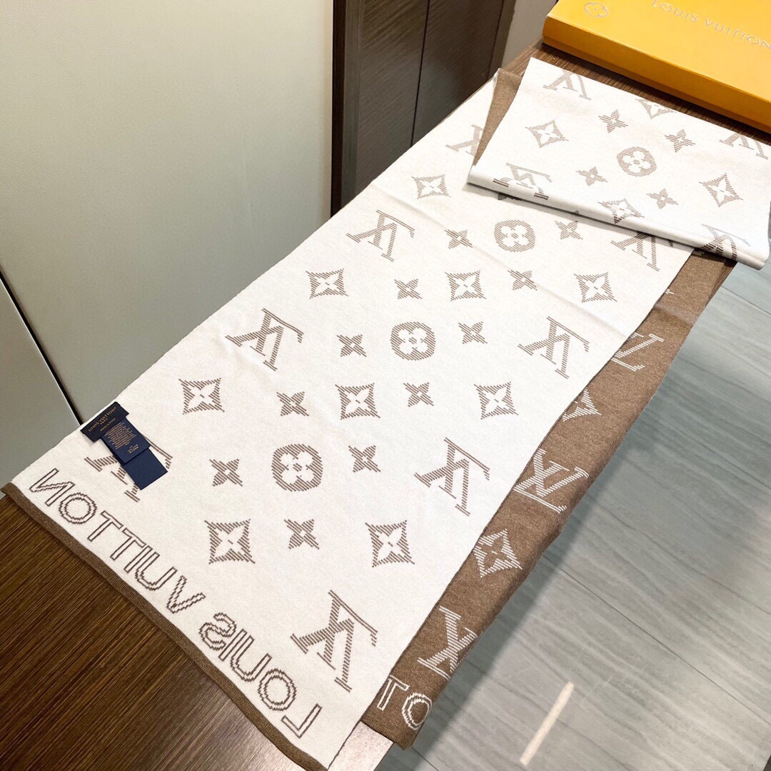 LV scarf