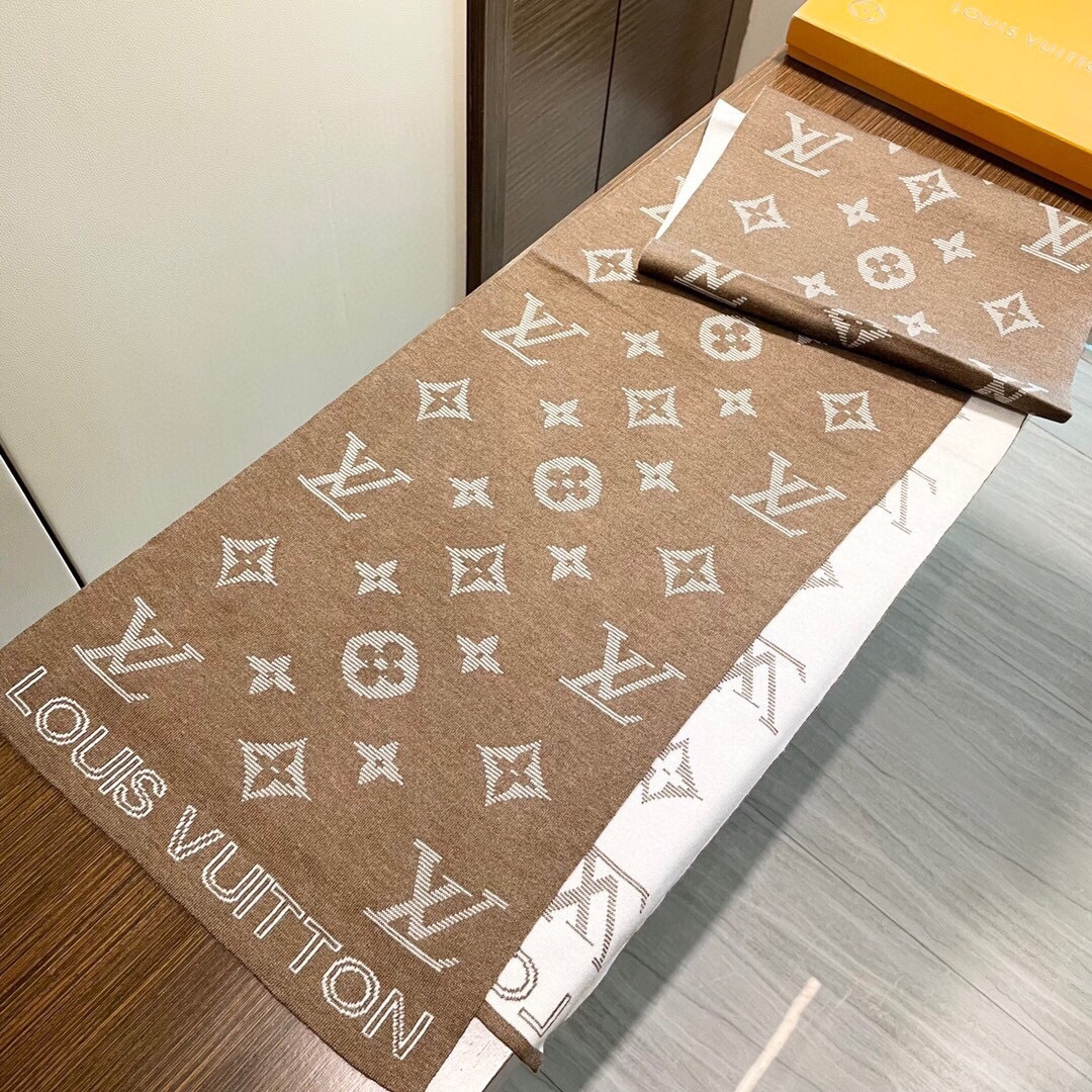 LV scarf