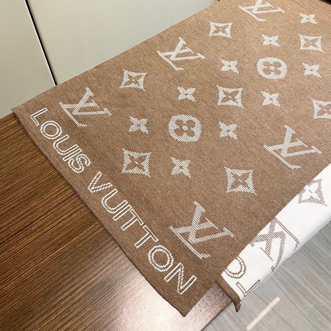 LV scarf