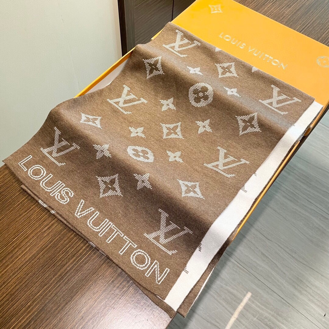 LV scarf