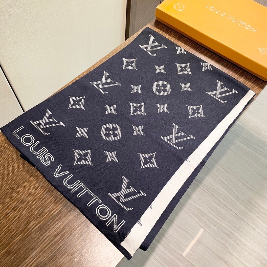 LV scarf