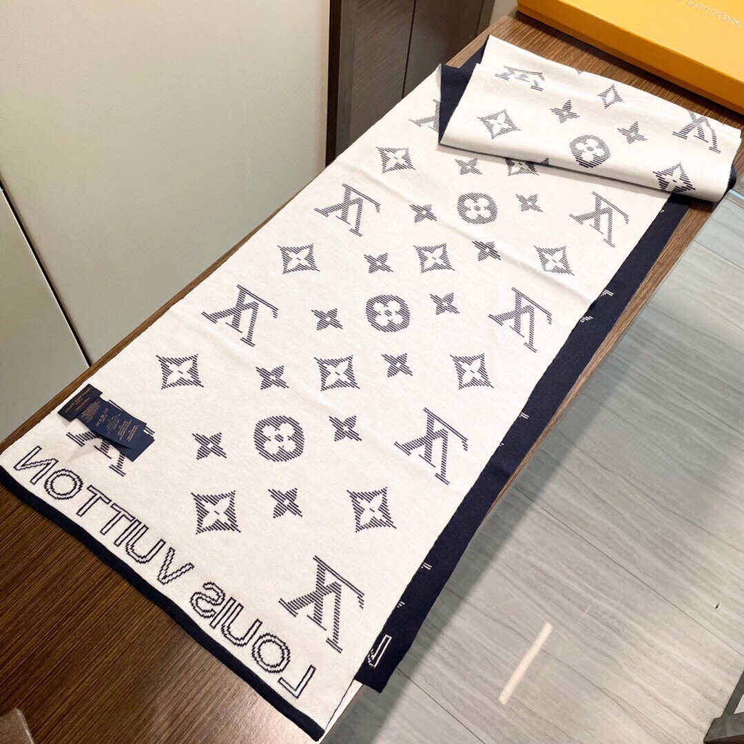 LV scarf