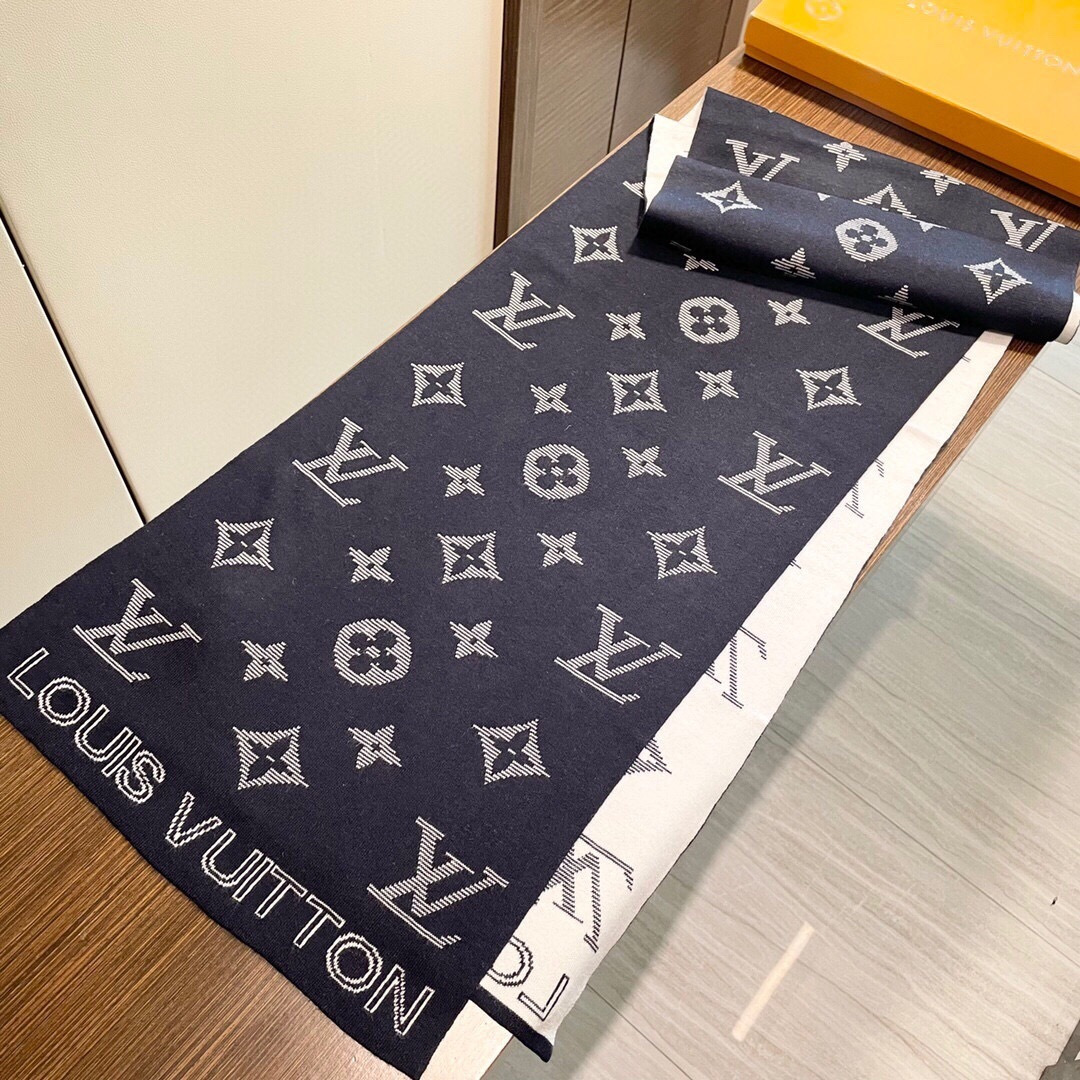LV scarf