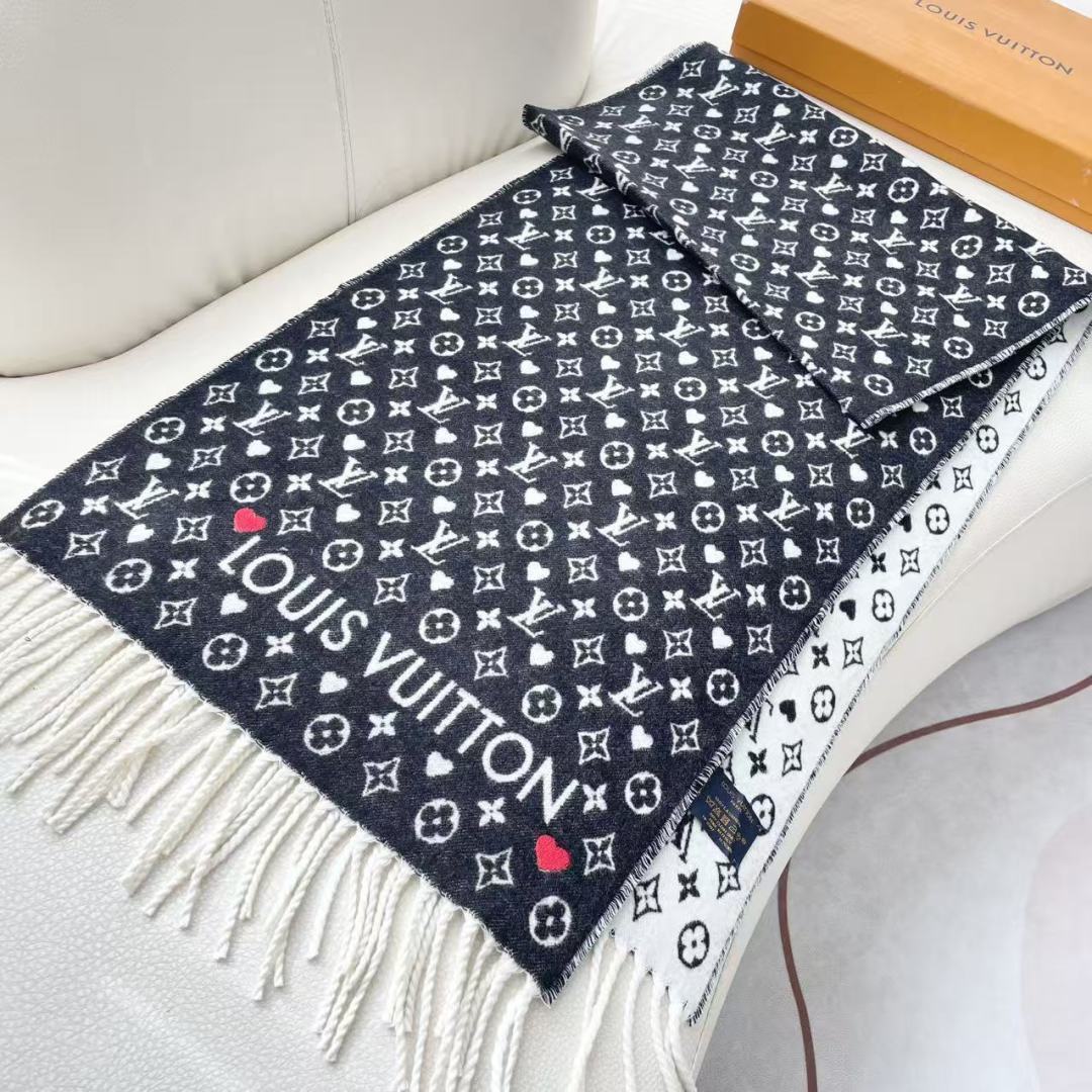 LV scarf