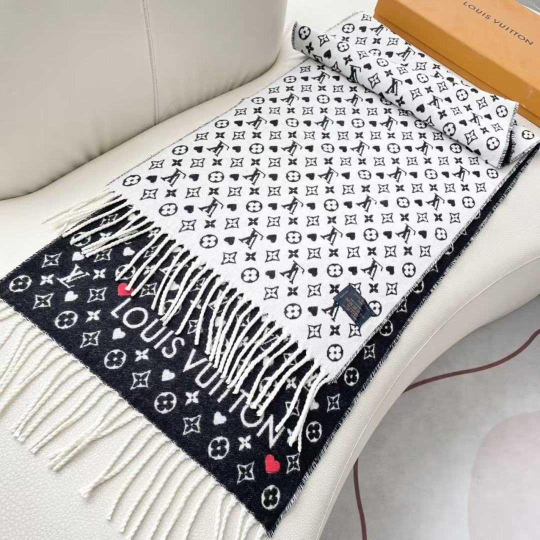 LV scarf