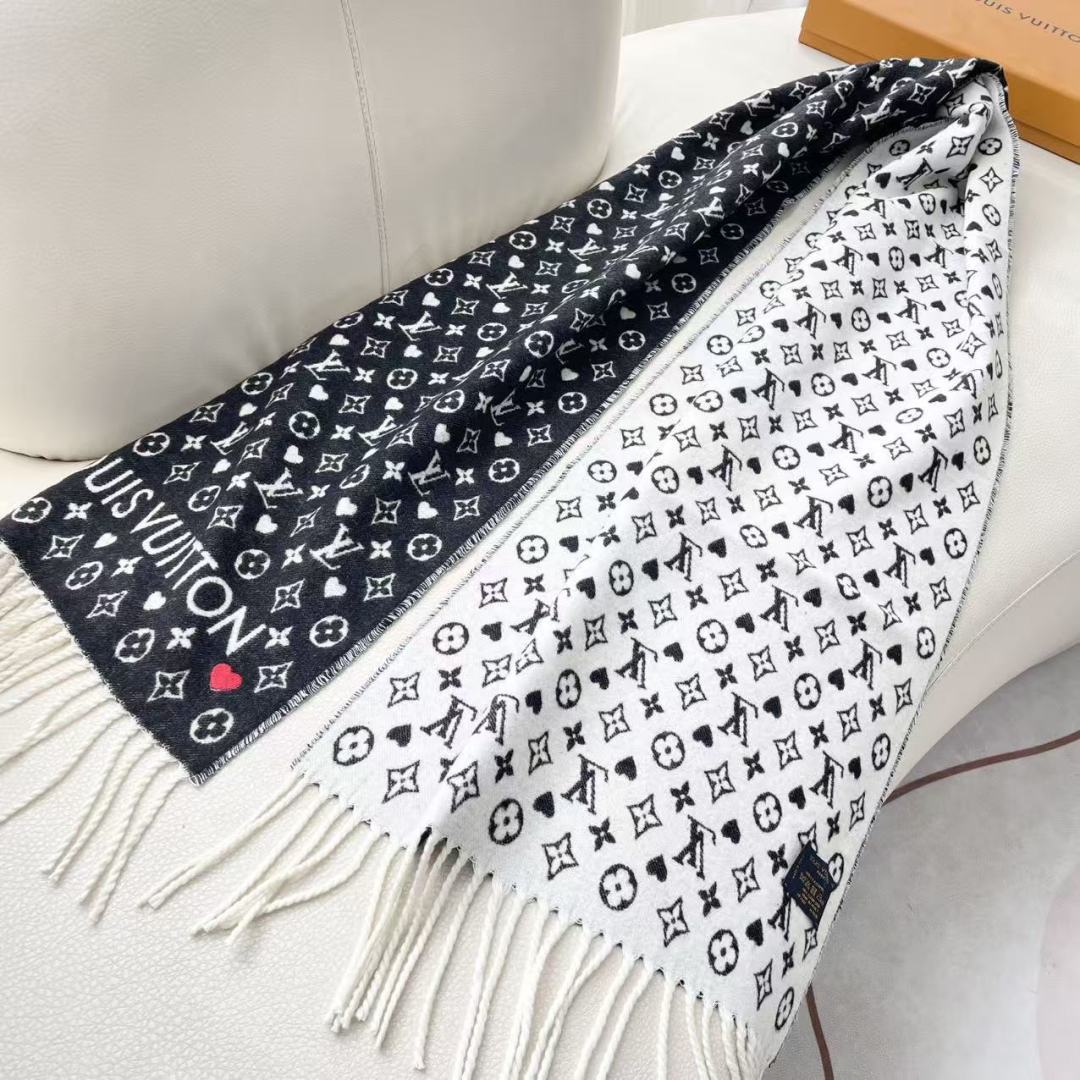 LV scarf