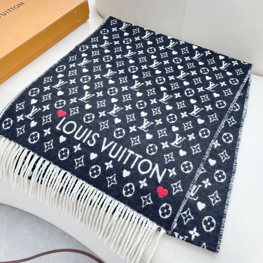 LV scarf