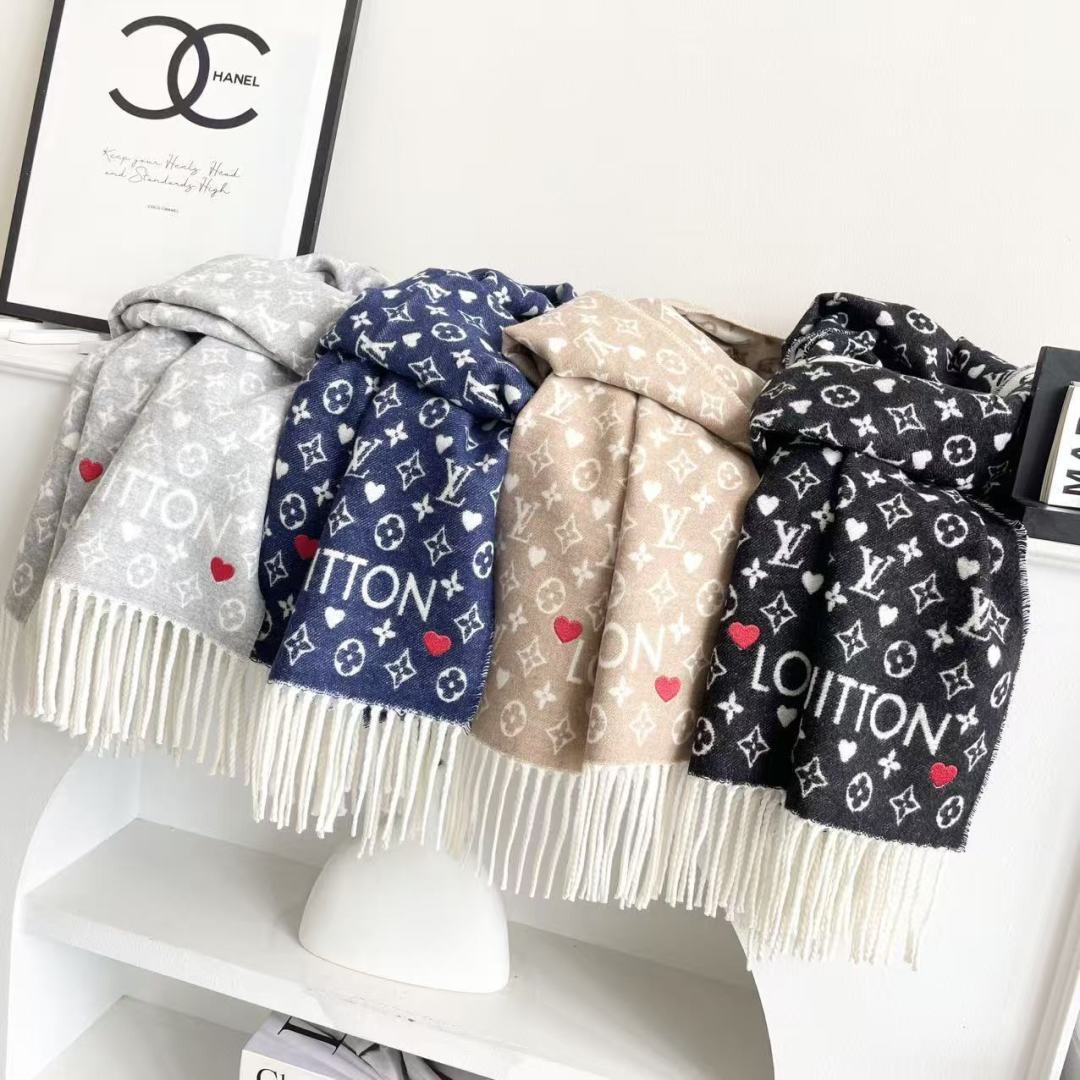 LV scarf