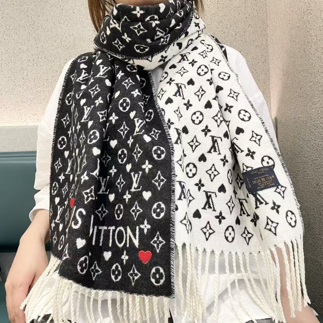 LV scarf