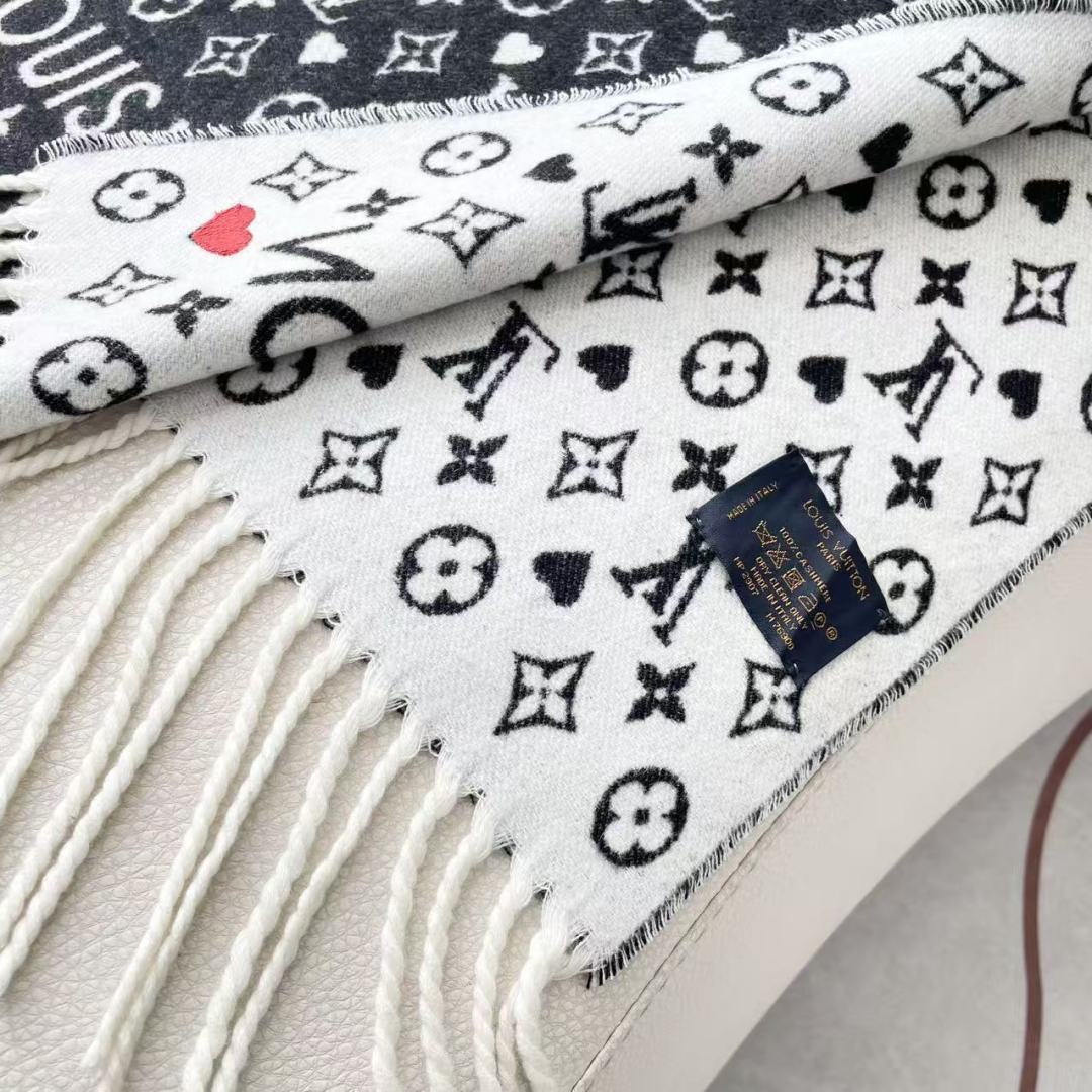 LV scarf