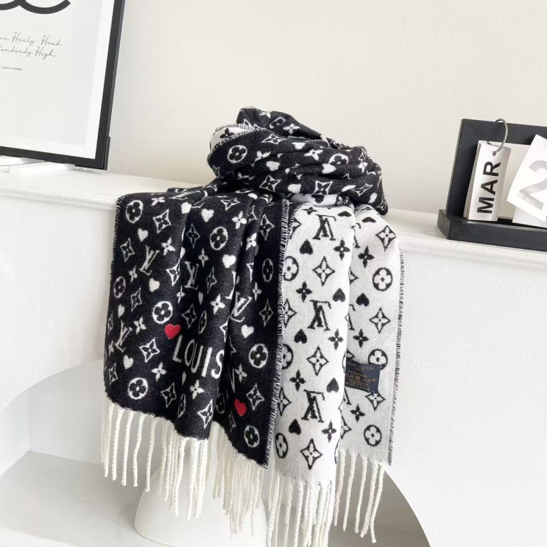 LV scarf