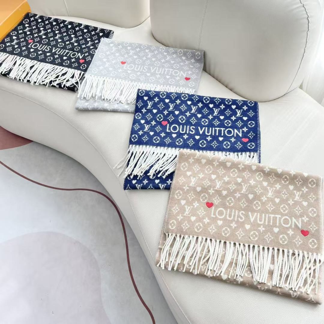 LV scarf