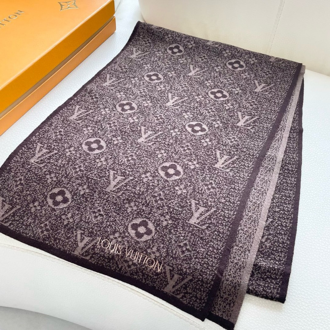 LV scarf