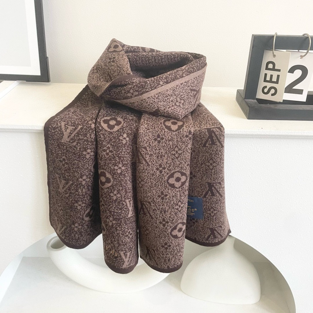 LV scarf