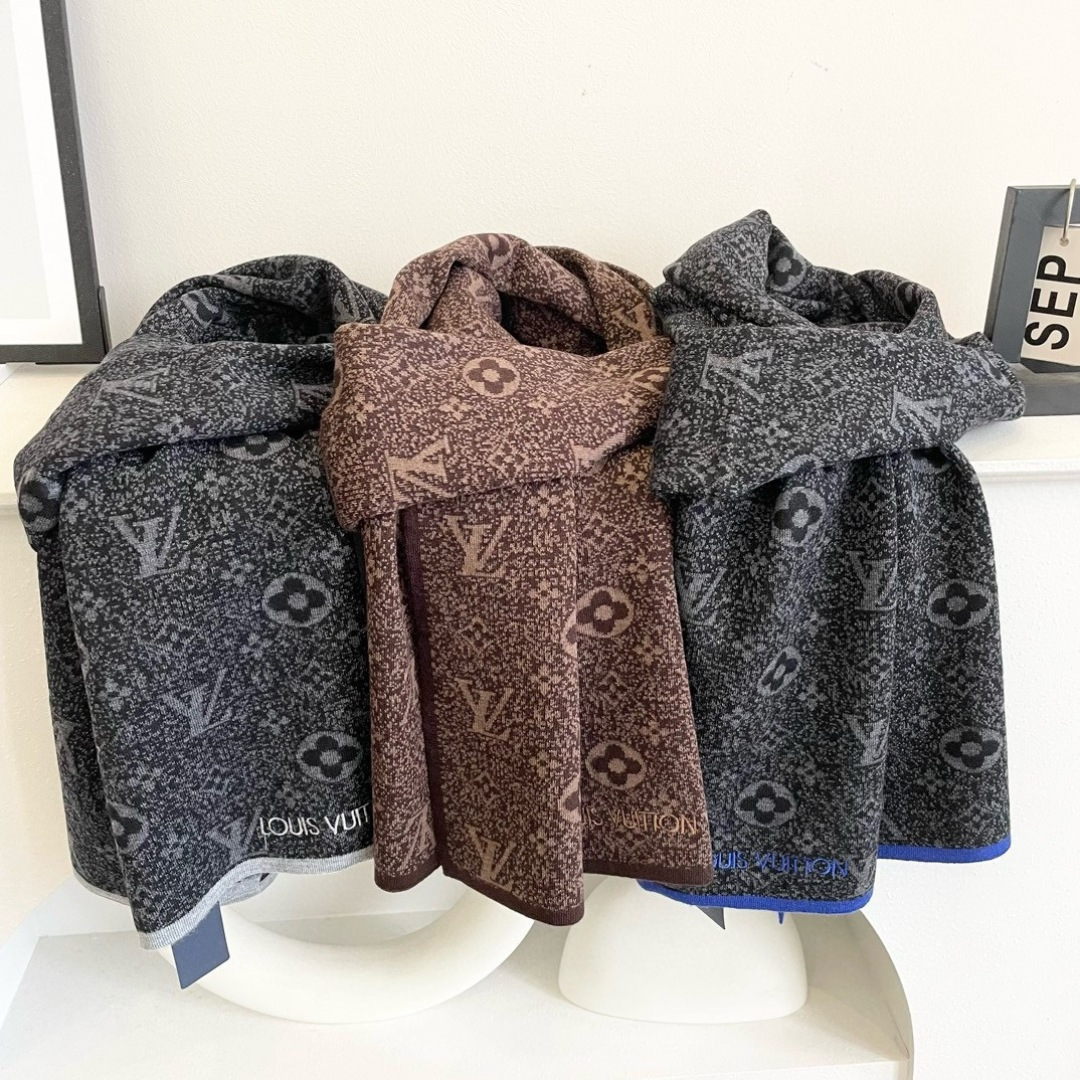 LV scarf