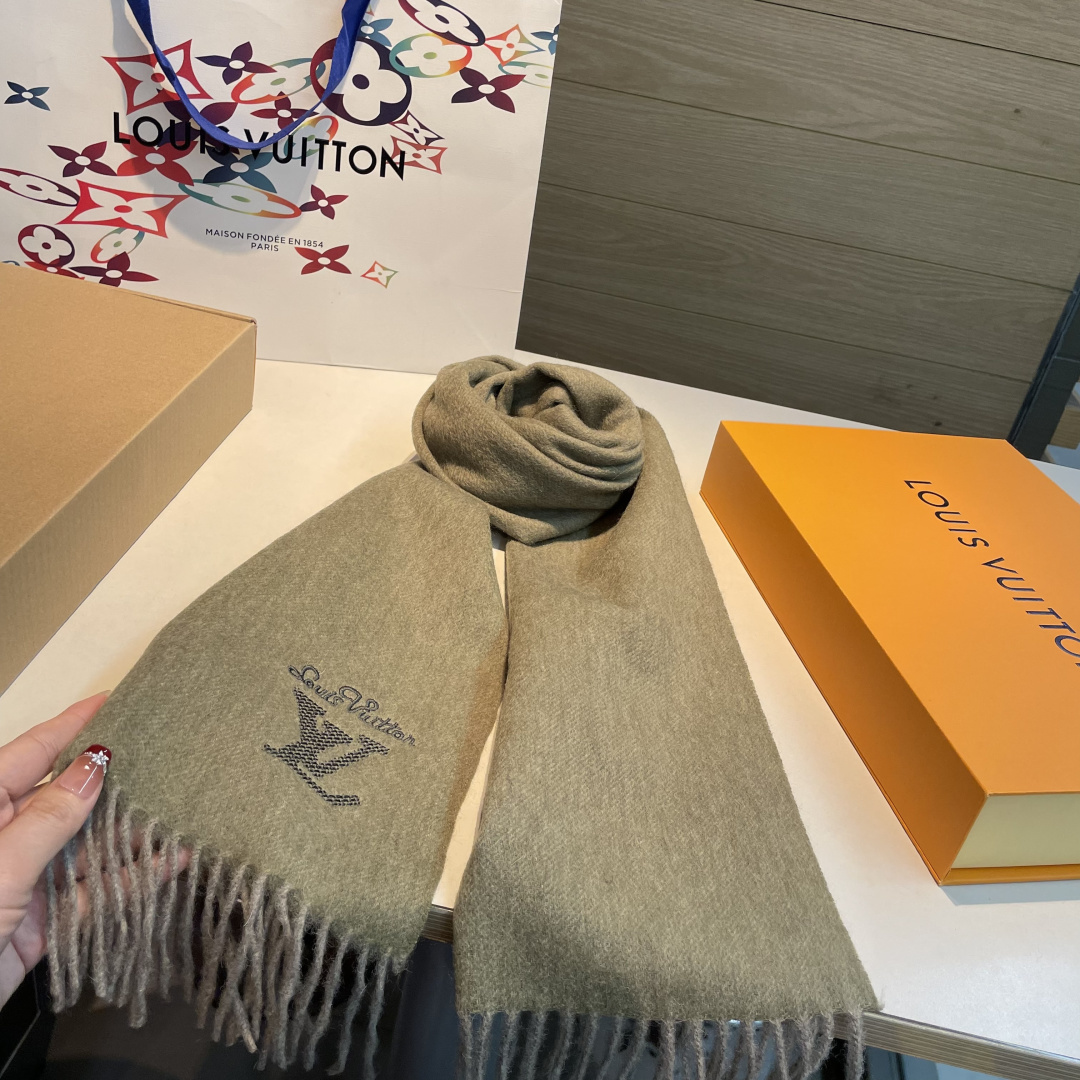 LV scarf