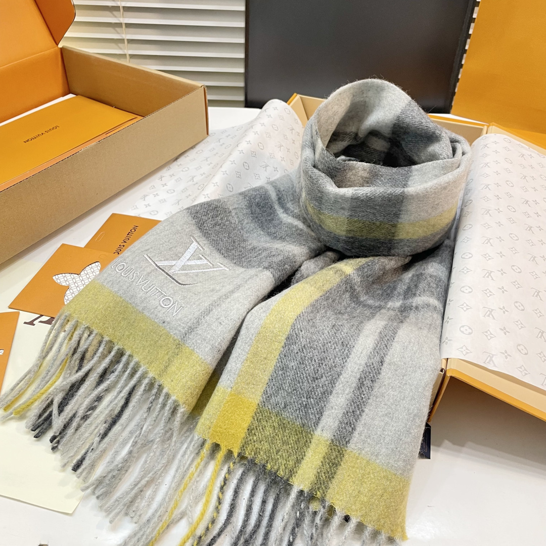 LV scarf