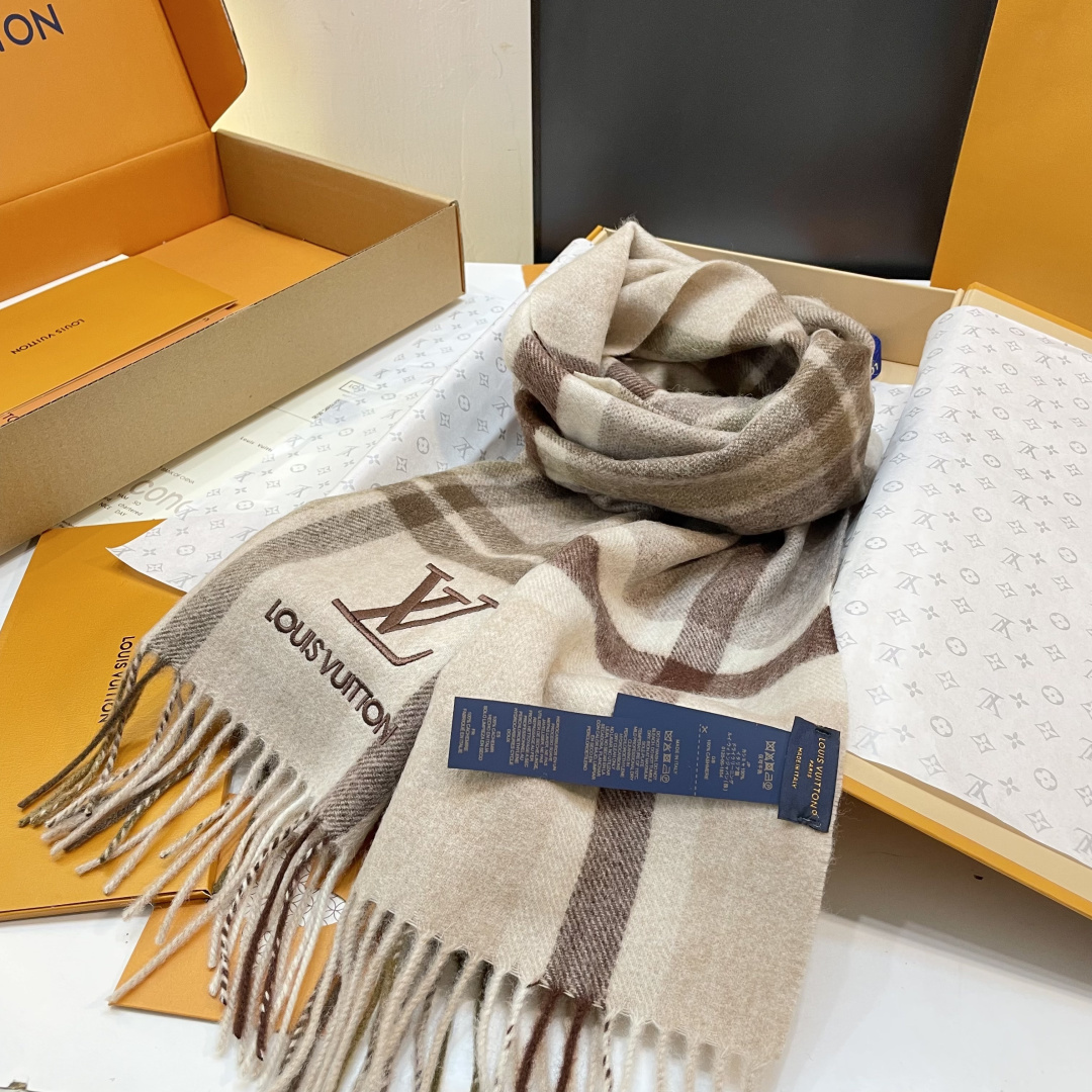 LV scarf