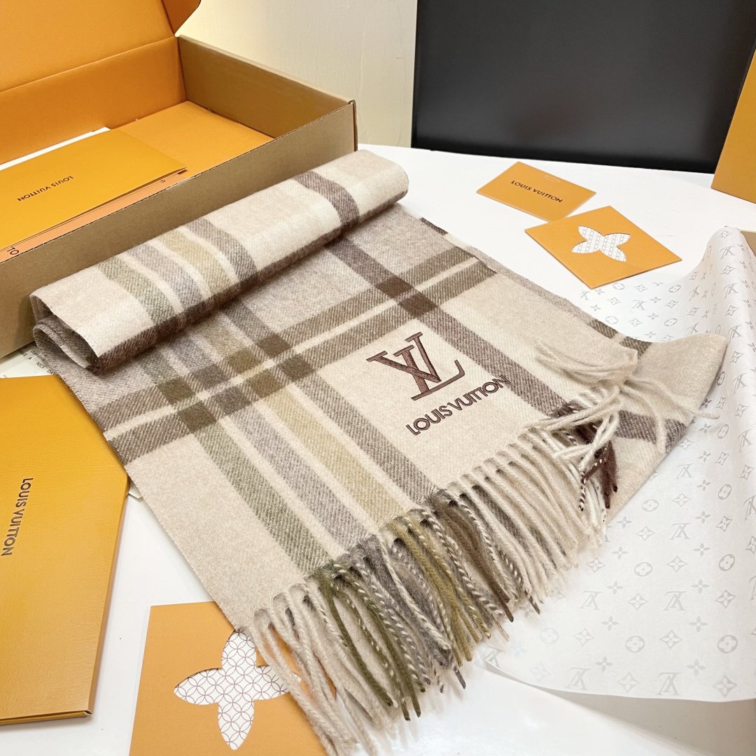 LV scarf