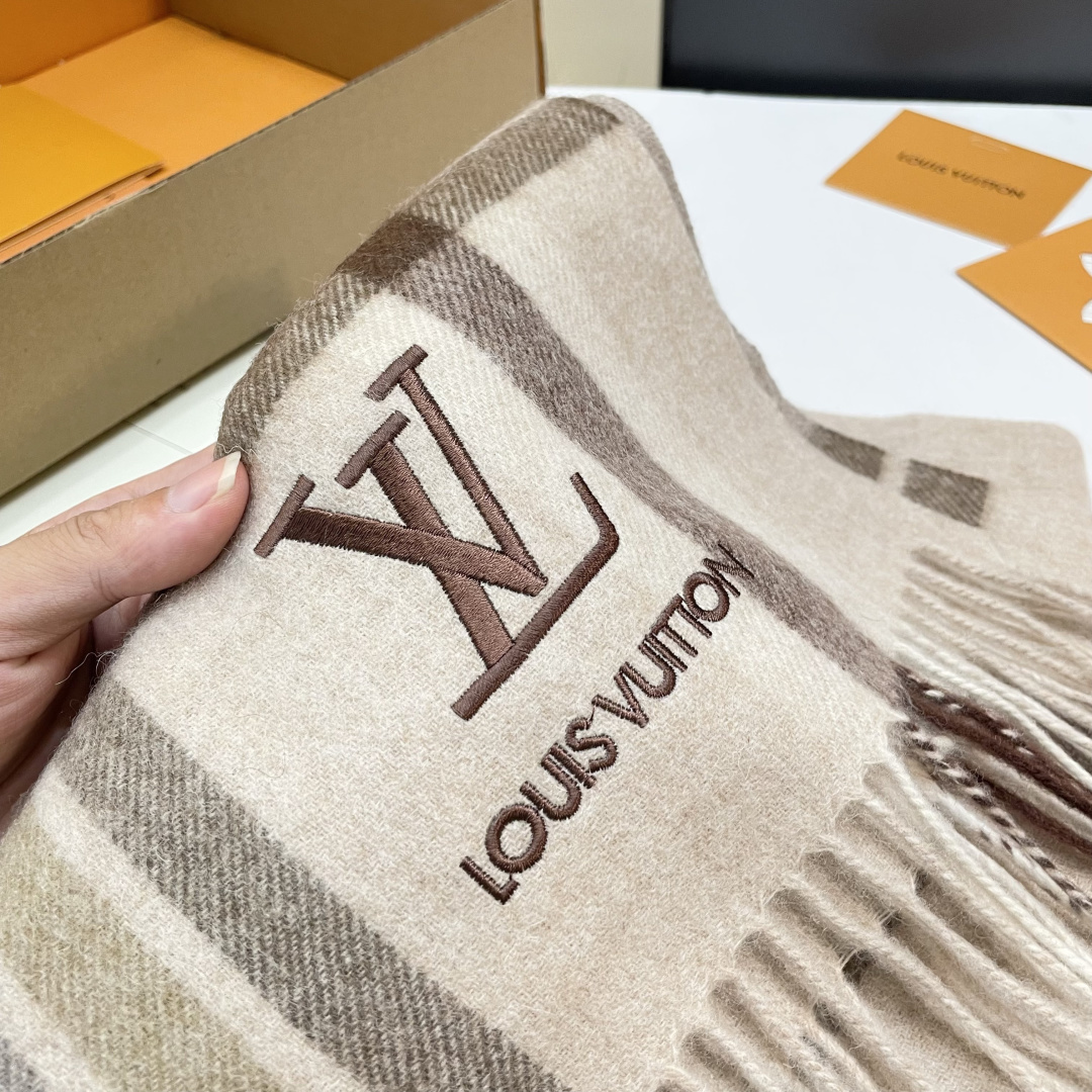 LV scarf
