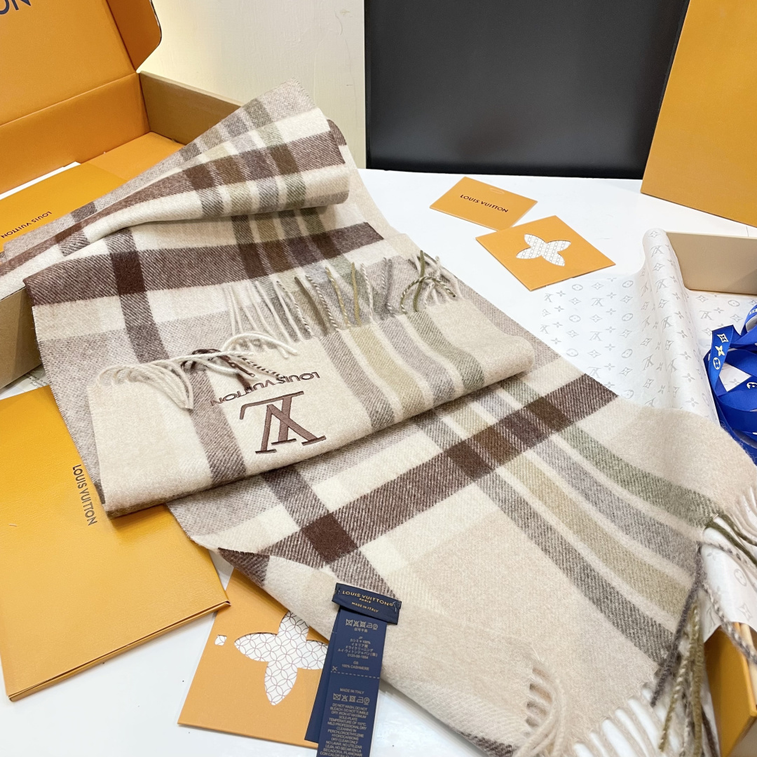 LV scarf