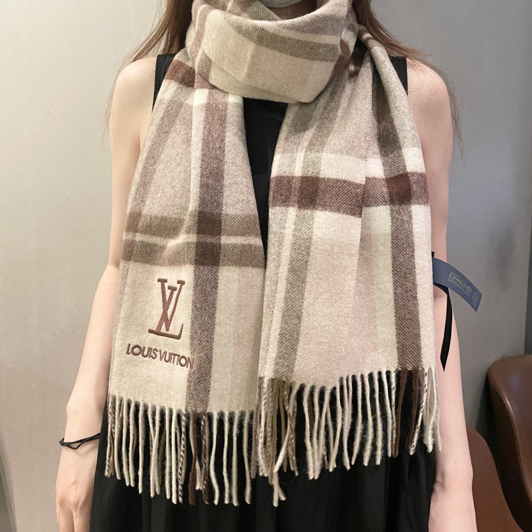 LV scarf