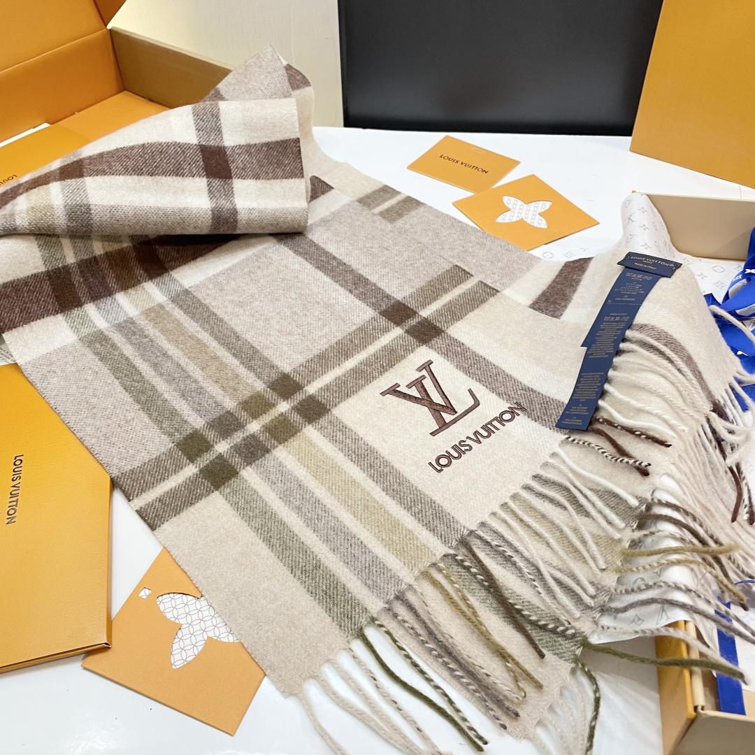 LV scarf