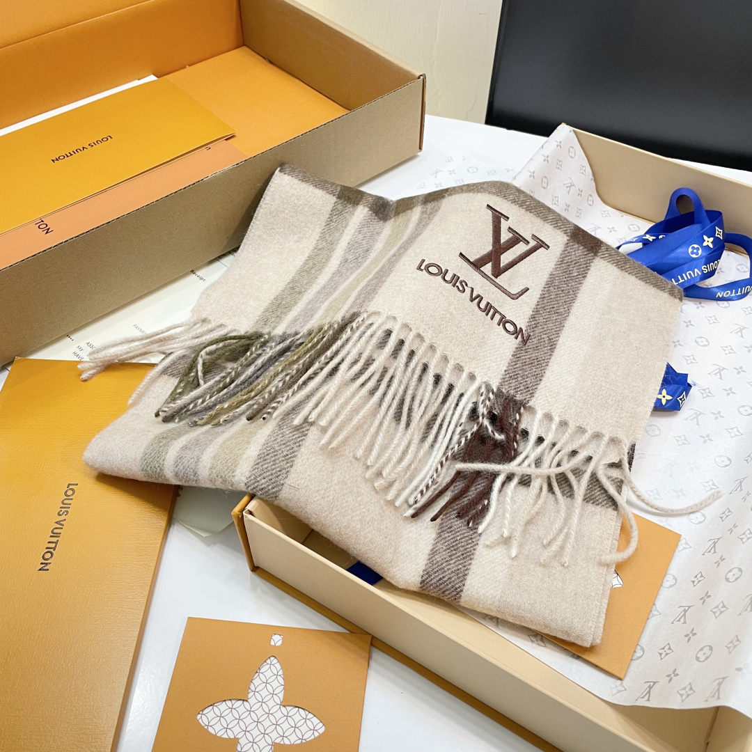 LV scarf