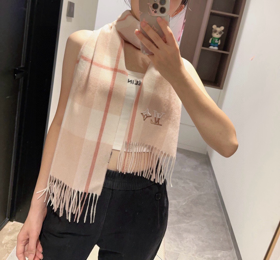 LV scarf