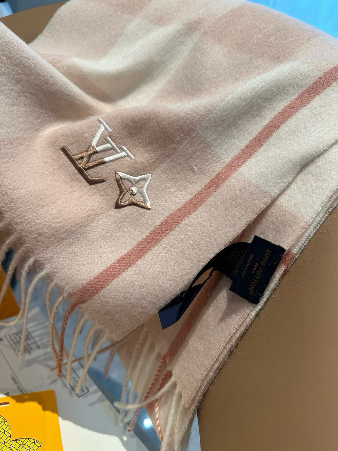 LV scarf