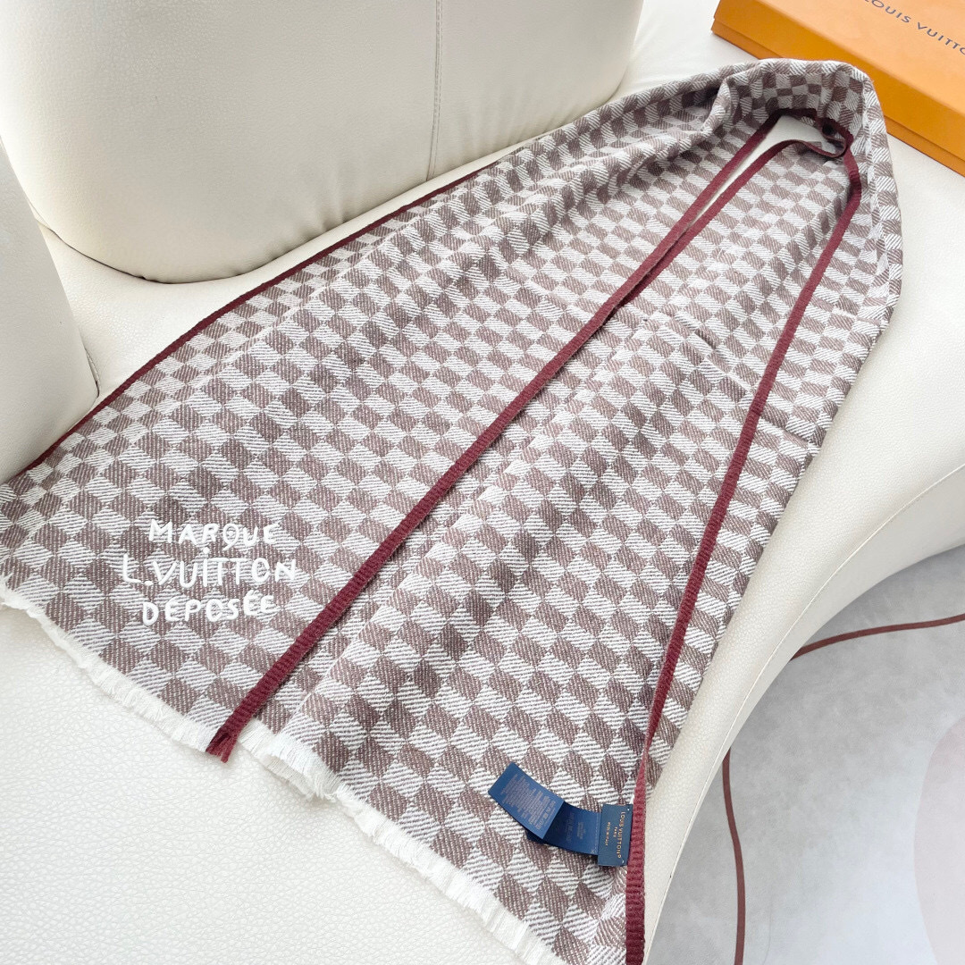LV scarf