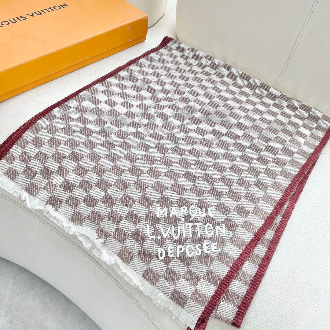 LV scarf